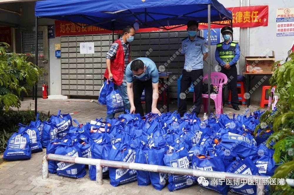 獻(xiàn)愛心&middot;戰(zhàn)疫情｜我院支部走進(jìn)安吉華都小區(qū)開展捐物活動